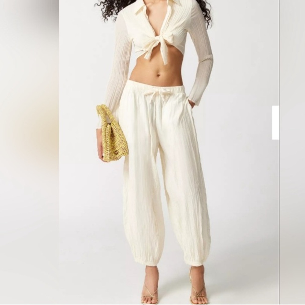 Urban Outfitters Cream, Crinkle Jogger / Parachute Pants w/ Pockets Size Medium
